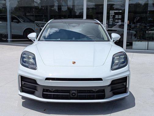 Carrara White Metallic 2026 Porsche Panamera 4