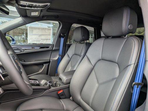 2026 Porsche Macan AWD