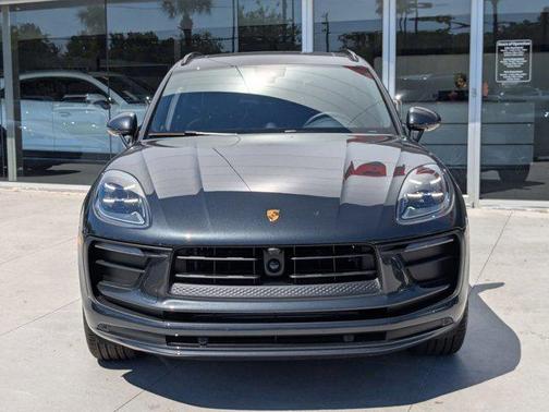 2025 Porsche Macan Base