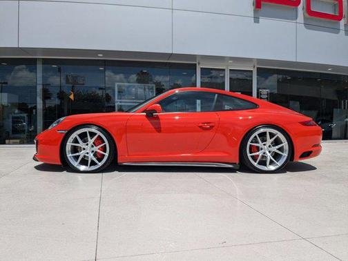 2017 Porsche 911 Carrera