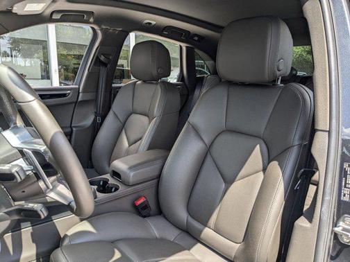 2021 Porsche Macan Base
