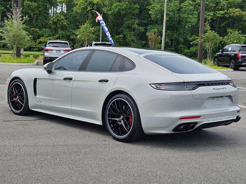 2022 Porsche Panamera GTS