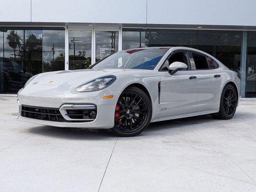 2022 Porsche Panamera GTS