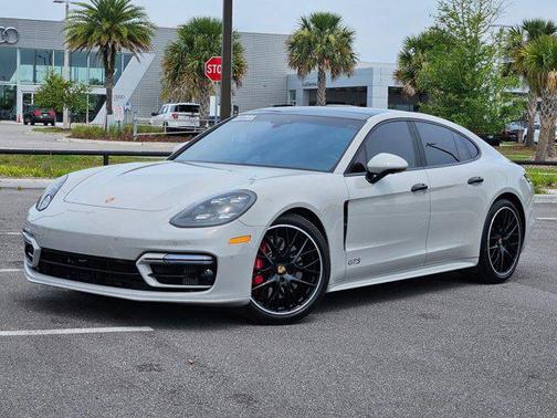 2022 Porsche Panamera GTS