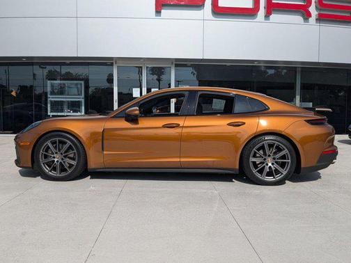 2024 Porsche Panamera 4
