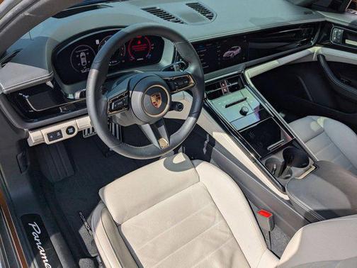 2024 Porsche Panamera 4