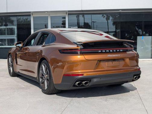 2024 Porsche Panamera 4
