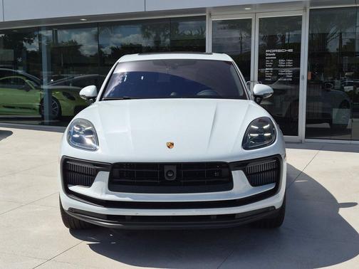 Carrara White Metallic 2026 Porsche Macan Macan