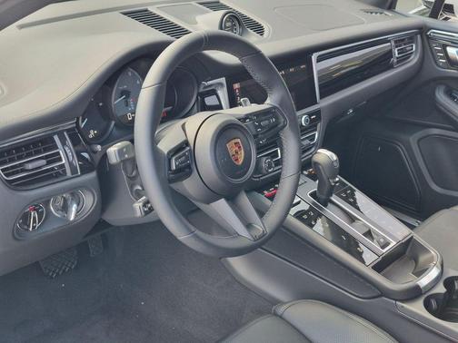 Carrara White Metallic 2026 Porsche Macan Macan