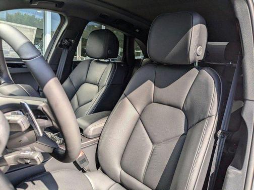 2025 Porsche Macan T