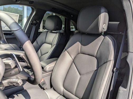 2025 Porsche Macan T