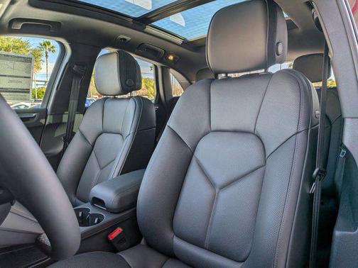 2026 Porsche Macan AWD