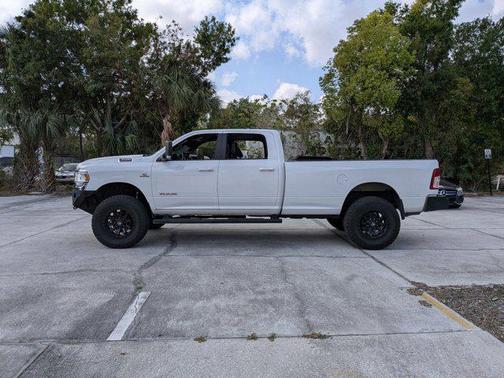 Bright White Clearcoat 2022 RAM 3500 Big Horn Crew Cab 4x4 8' Box