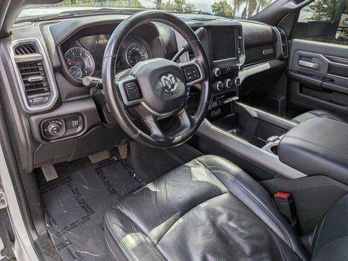 Bright White Clearcoat 2022 RAM 3500 Big Horn Crew Cab 4x4 8' Box