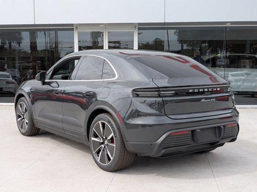2026 Porsche Macan 4S