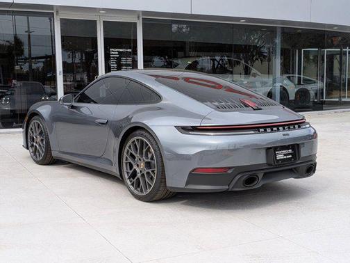 2025 Porsche 911 Carrera