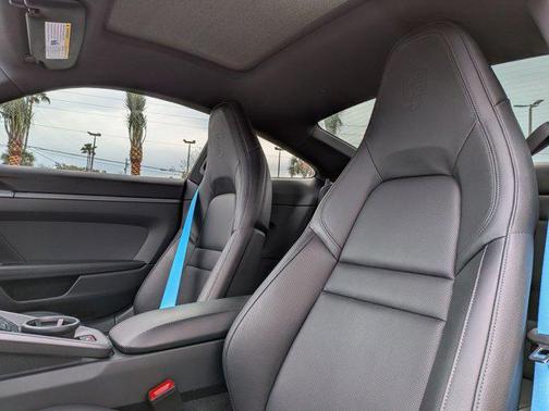 2025 Porsche 911 Carrera