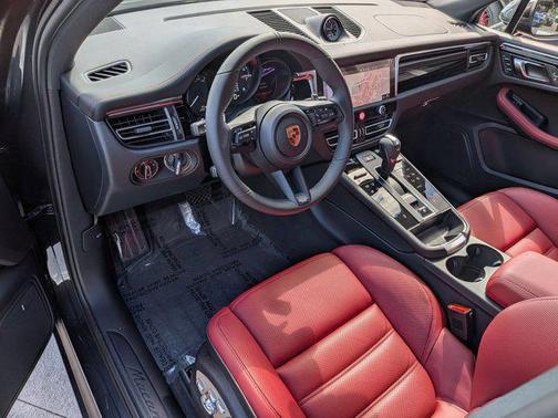 2026 Porsche Macan AWD