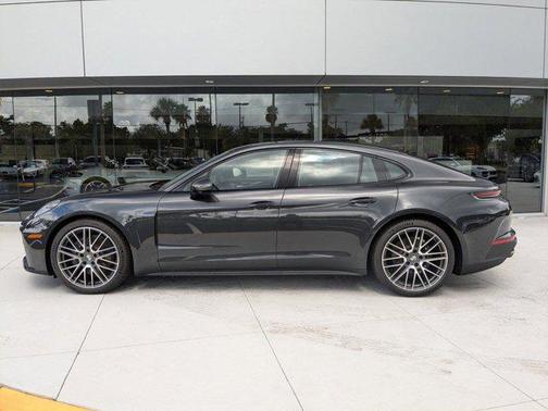 2024 Porsche Panamera 4
