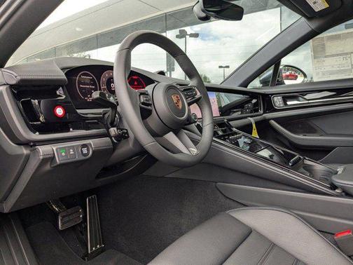 2024 Porsche Panamera 4