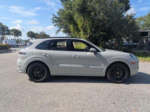 2024 Porsche Cayenne AWD