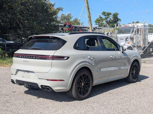 2024 Porsche Cayenne AWD