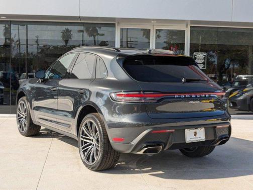 2025 Porsche Macan AWD