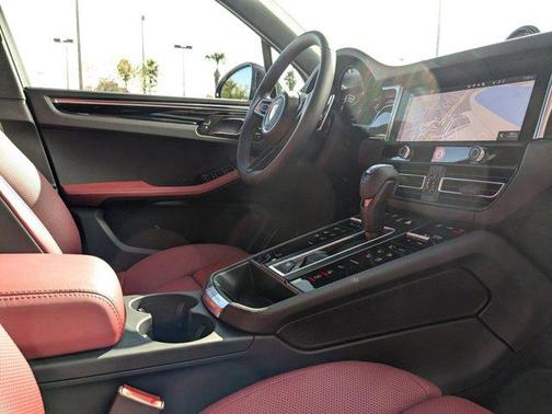 2025 Porsche Macan AWD