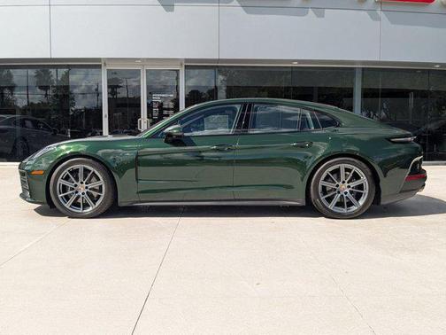2026 Porsche Panamera 4