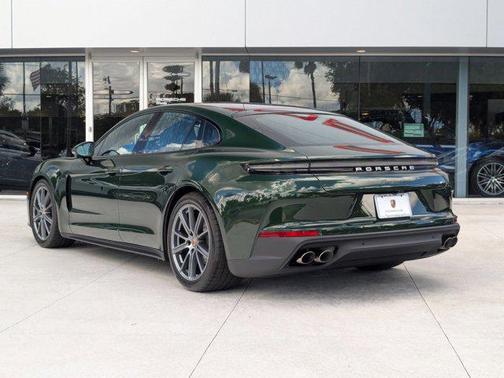 2026 Porsche Panamera 4