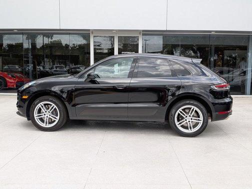 Jet Black Metallic 2021 Porsche Macan Macan