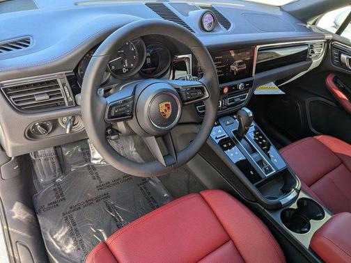 2026 Porsche Macan AWD