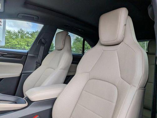 Papaya Metallic 2024 Porsche Macan Macan Electric 4