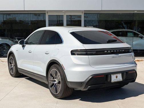 2025 Porsche Macan 4S