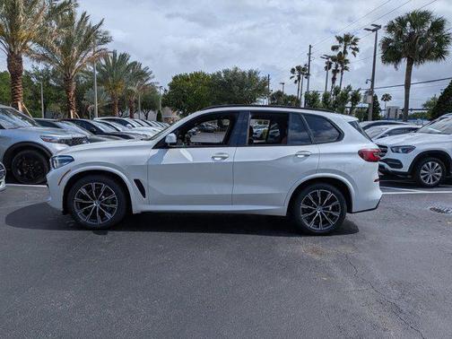 Mineral White Metallic 2021 BMW X5 sDrive40i