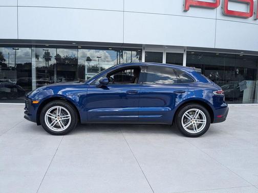 Gentian Blue Metallic 2025 Porsche Macan Macan