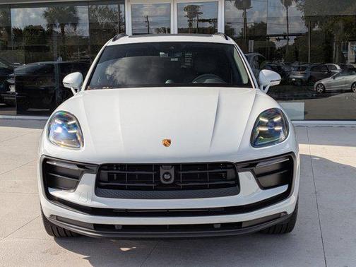 2026 Porsche Macan AWD