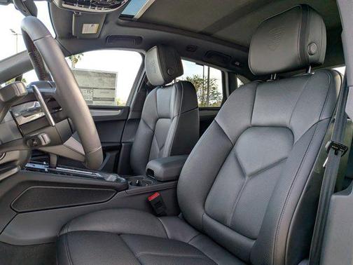 2026 Porsche Macan AWD