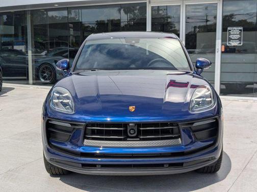 2025 Porsche Macan AWD