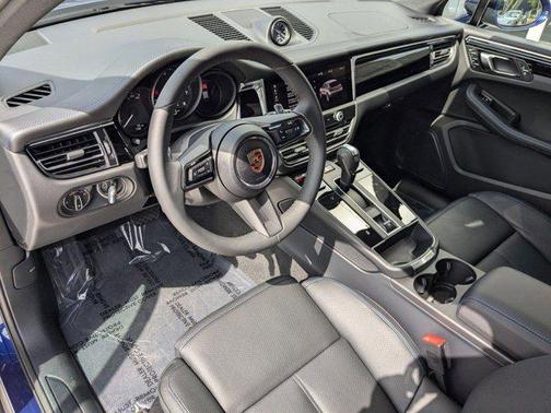 2025 Porsche Macan AWD