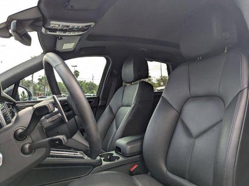 2025 Porsche Macan T