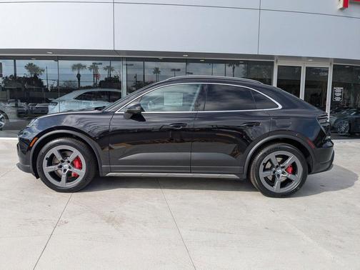 Jet Black Metallic 2025 Porsche Macan Macan Electric 4