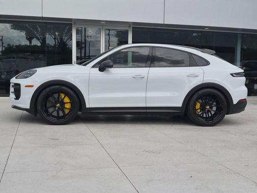 Carrara White Metallic 2024 Porsche Cayenne Turbo GT