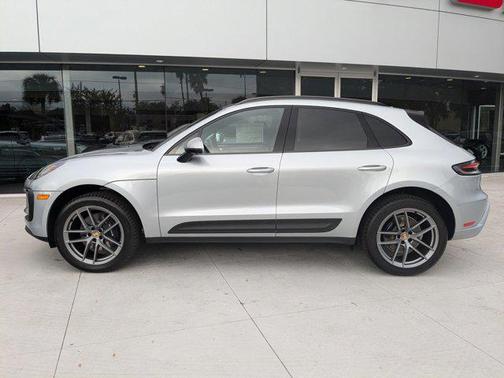2025 Porsche Macan AWD