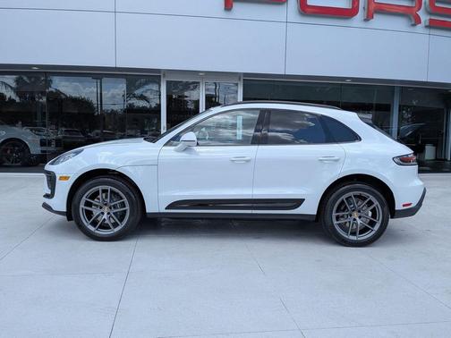 Carrara White Metallic 2026 Porsche Macan Macan