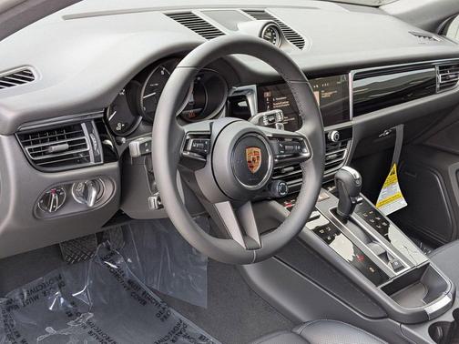 Carrara White Metallic 2026 Porsche Macan Macan