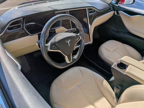 2015 Tesla Model S 85