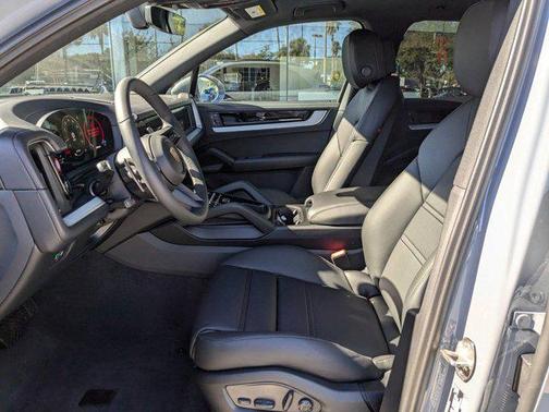 2025 Porsche Cayenne AWD