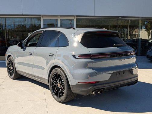 2025 Porsche Cayenne AWD