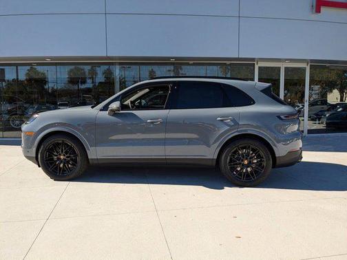 2025 Porsche Cayenne AWD